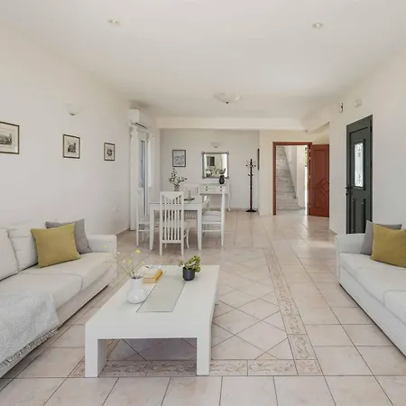 Mihas Villa Vlachata